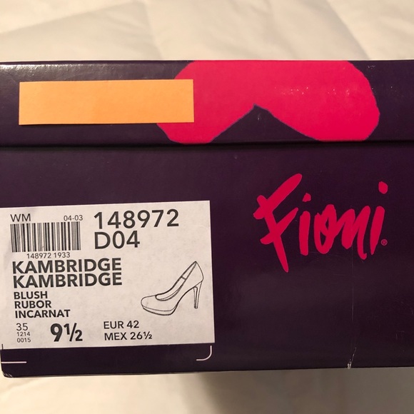 Fioni Kambridge Pumps - Picture 2 of 4